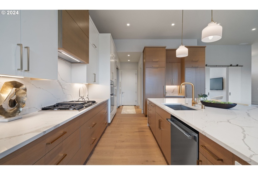 4 Bedrooms Bedrooms, 9 Rooms Rooms,3 BathroomsBathrooms,Single Family Residence,For Sale,0,785890941