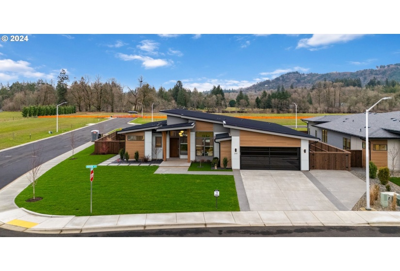 4 Bedrooms Bedrooms, 9 Rooms Rooms,3 BathroomsBathrooms,Single Family Residence,For Sale,0,785890941