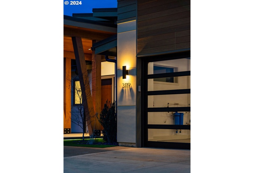 4 Bedrooms Bedrooms, 9 Rooms Rooms,3 BathroomsBathrooms,Single Family Residence,For Sale,0,785890941